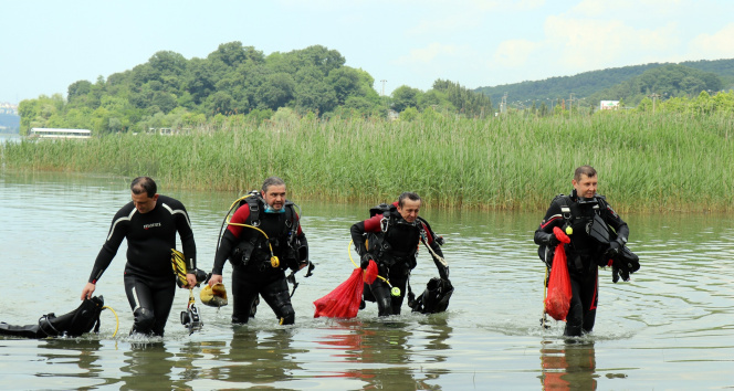 Sapanca Gölü’nde dalgıçlar eşliğinde temizlik
