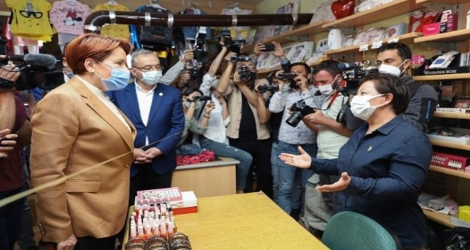 İYİ Parti Genel Başkanı Akşener, Niğde’de esnafla buluştu