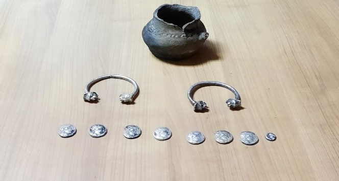 Şüpheli araçtan tarihi eser çıktı