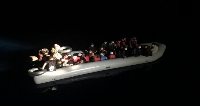 Yunan unsurları tarafından geri itilen 31 göçmen kurtarıldı