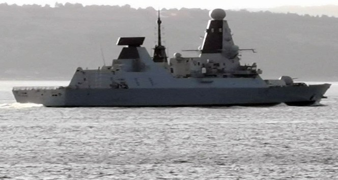 İngiliz savaş gemisi ‘HMS Defender’ Çanakkale Boğazı’ndan geçti