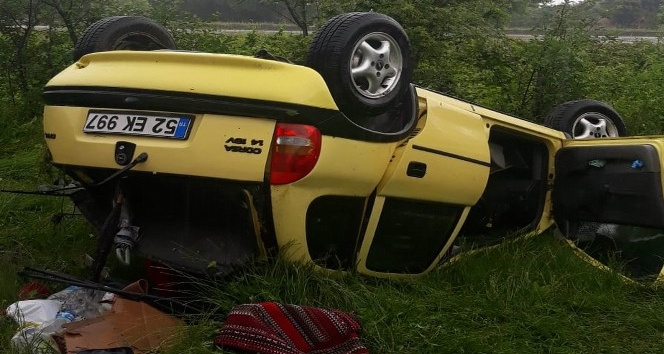 Samsun’da çarpışan otomobiller şarampole devrildi: 3 yaralı