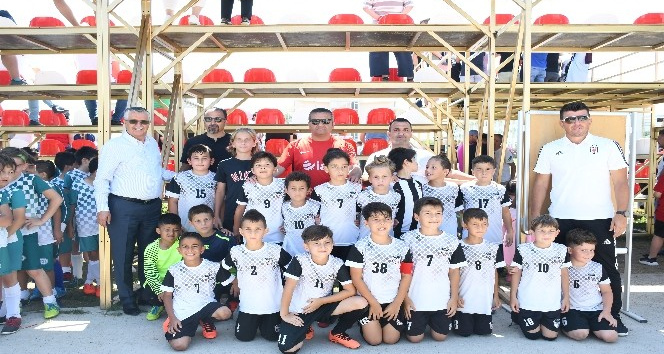 Başkan Topaloğlu, Daima Kemer Cup Futbol Turnuvası ödül törenine katıldı