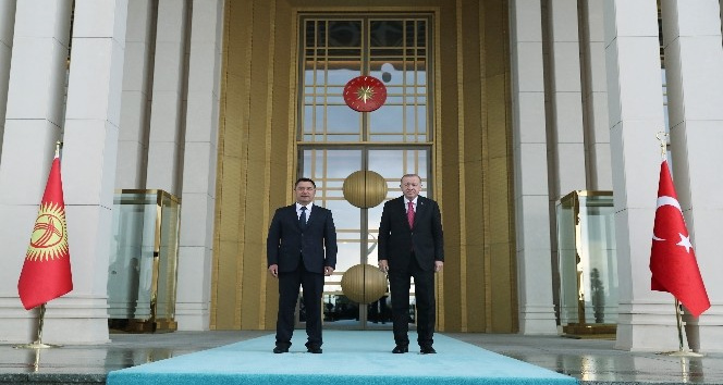 Cumhurbaşkanı Erdoğan, Kırgızistan Cumhurbaşkanı Caparov’u resmi törenle karşıladı
