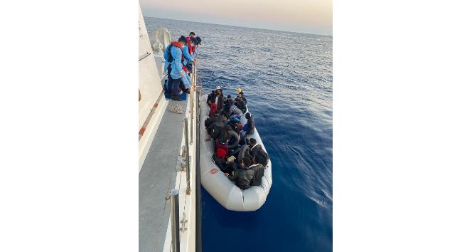 İzmir açıklarında 31 düzensiz göçmen kurtarıldı