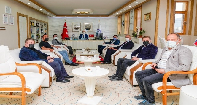 Rektör Türkmen’e hayırlı olsun ziyaretleri devam ediyor