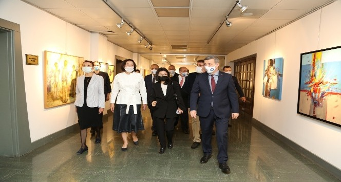 Kırgızistan Cumhurbaşkanı Caparov’un eşinden Gazi Üniversitesi’ne ziyaret