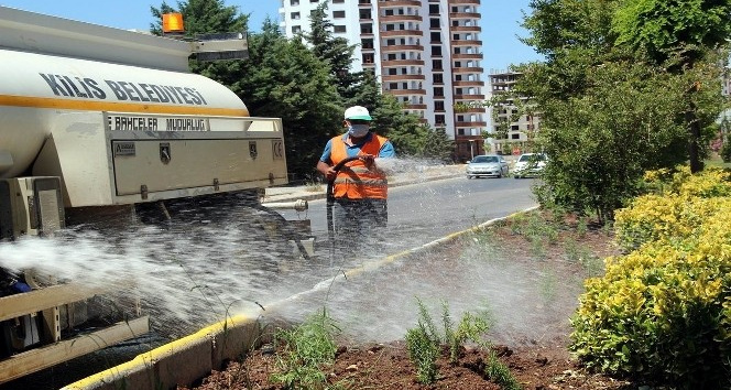 Kilis’te park refüj ve bulvarların bakımları yapılıyor