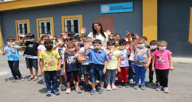 Okul müdiresi, atandığı harabe köy okuluna adeta hayat verdi