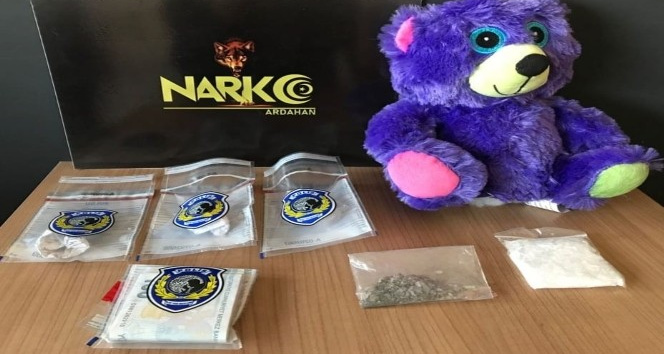 Ardahan’da uyuşturucu satıcısı kovalamaca sonucu yakalandı