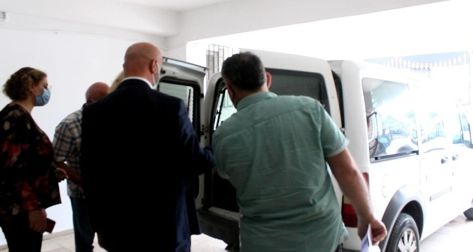 Husumetlisini berberde bıçaklayan kadın ve yardım ettiği öne sürülen 2 kişi tutuklandı