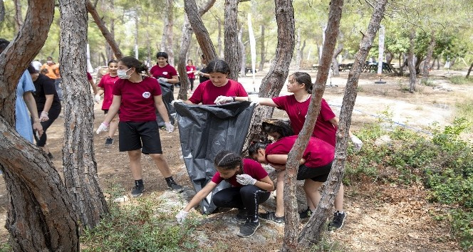 Kır Çiçekleri, Kuyuluk Tabiat Parkında çevre temizliği yaptı