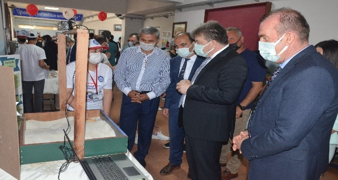 Öğrencilerin hazırladığı bilim fuarının sergisi açıldı