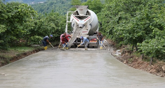 Fatsa’da beton yol çalışmaları sürüyor