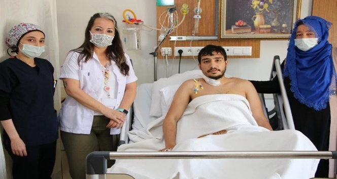 Bıçaklanma sonucu kalbi duran genç, hastanede hayata döndü