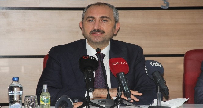 Bakan Gül: “Bir takım polemiklerle siyaset yapmanın Türkiye’ye hiçbir faydası yok”