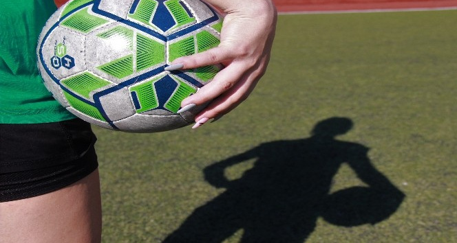 Ellerde oje, ayaklarda krampon