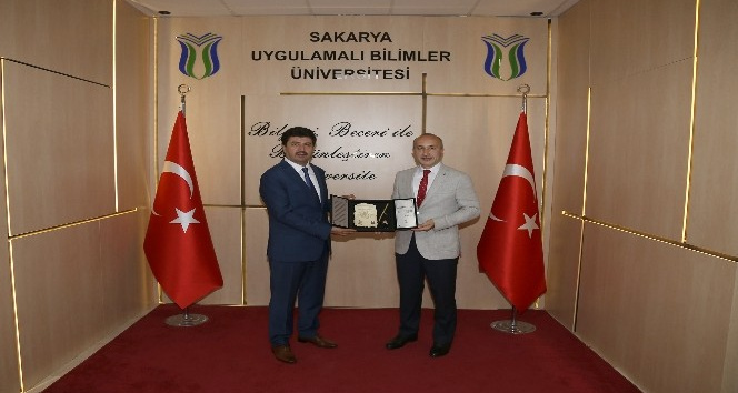 Rektör Sarıbıyık: “İlim Yayma Ödülleri motivasyon kaynağı oluyor”