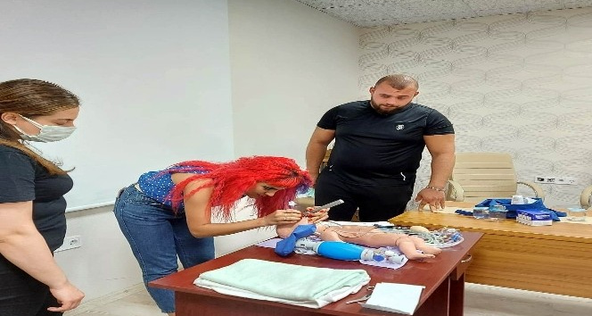 Sağlık çalışanlarına yenidoğan canlandırma eğitimi