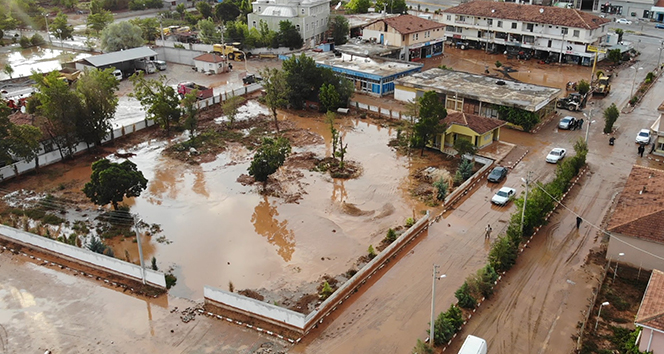 Kırıkkale'de sel felaketi: Çok sayıda ev ve iş yeri hasar gördü