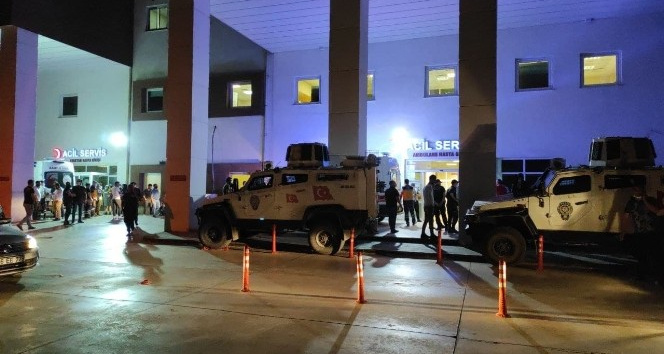 Mardin’de yolun karşısına geçmek isteyen 2 öğretmen aracın çarpması sonucu hayatını kaybetti