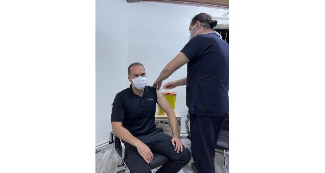 Niğde Belediye Başkanı aşı oldu, herkesi aşıya davet etti