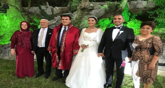 Siyaset ve iş dünyasını buluşturan nikah