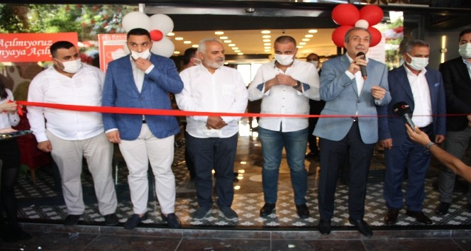 Hacıbaba Pastaneleri Beylikdüzü Şubesi görkemli katılımla açıldı