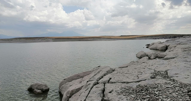 Mamasın Barajı yaz aylarındaki ihtişamını koruyor
