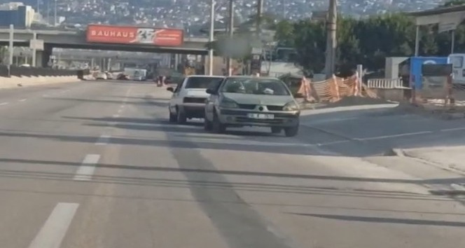 Bursa’da şaşkına çeviren görüntü...Arızalı otomobili kara yolunda ters çekti