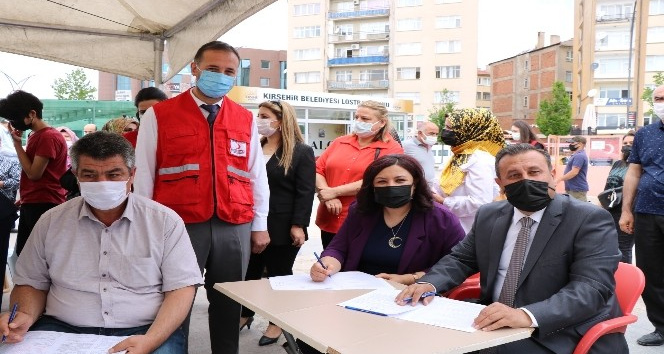 AK Parti’den, ’İyilik Kanımızda’ sloganı ile kan bağış kampanyasına destek