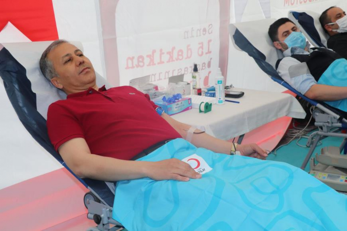 İstanbul Valisi Ali Yerlikaya kan bağışında bulundu