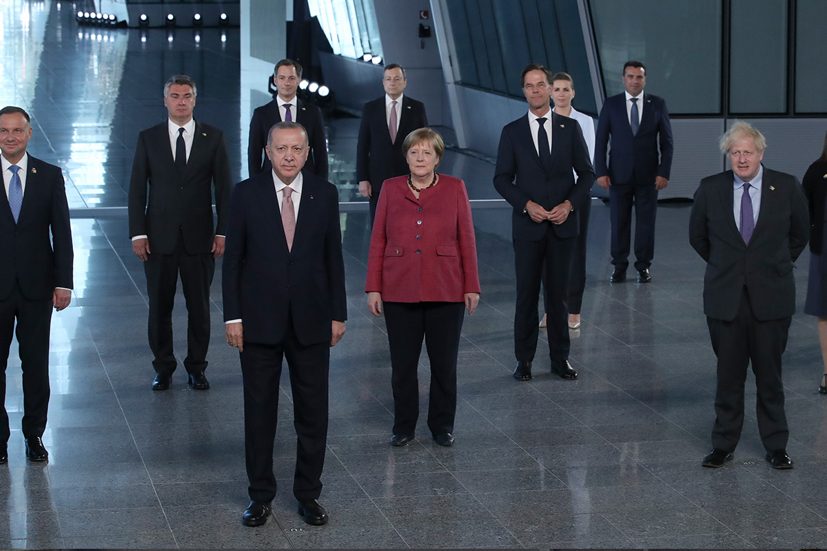Cumhurbaşkanı Erdoğan, NATO Liderler Zirvesi&#039;nde aile fotoğrafı çekildi