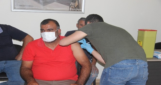 Kilis’te 40 yaş üzeri vatandaşlar ile SGK’lılar aşılanıyor