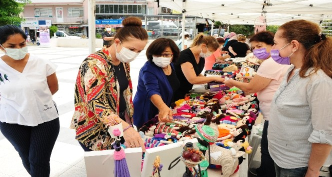 Balçovalı kadınların el emeği göz nuru ürünleri satışa çıktı