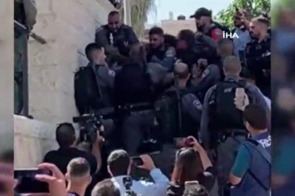 İsrail güçleri, Şam Kapısı önünde Filistinlilere müdahale etti