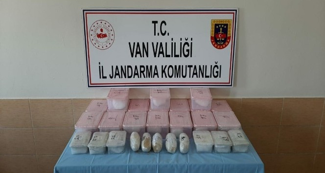 Başkale’de 34 kilo metamfetamin ele geçirildi