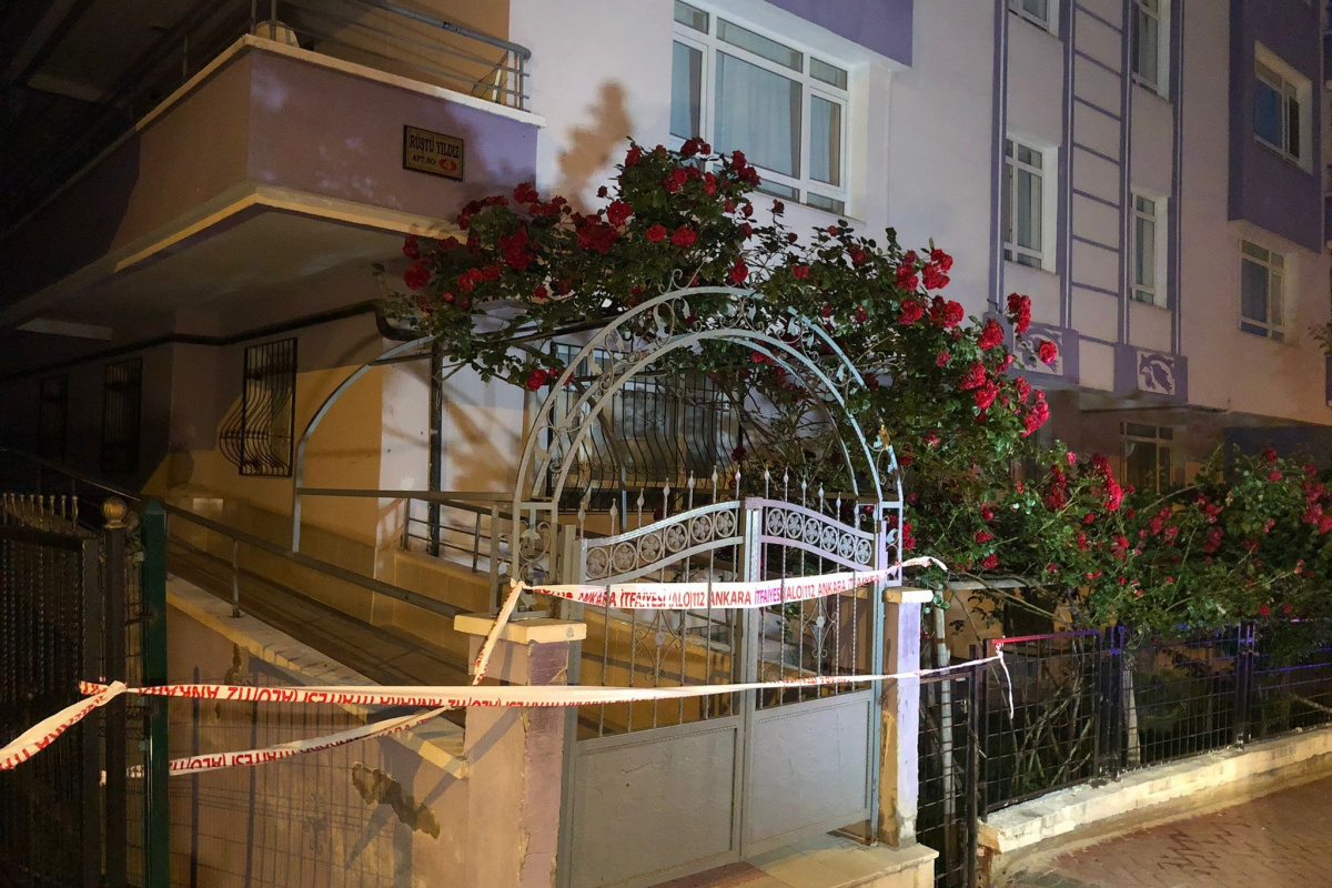Ankara’da temeli hasar gören ve otoparkı çöken 3 katlı apartman tahliye edildi