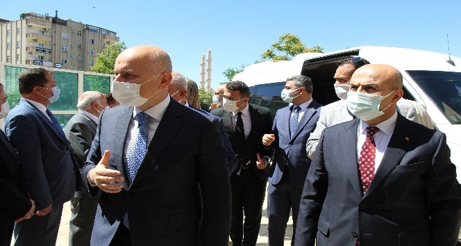 Ulaştırma ve Altyapı Bakanı Karaismailoğlu: "Kanal İstanbul ile orta koridor hedefimiz daha da güçlenecek"