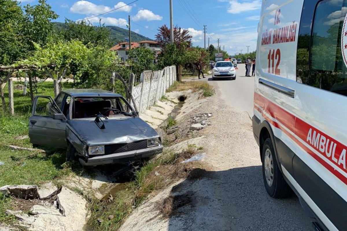 Su kanalına uçan otomobilde 3’ü çocuk 5 kişi yaralandı