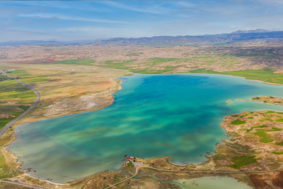 Bozkırın ortasındaki göl her yönüyle dikkat çekiyor