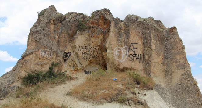 Kapadokyada peribacalarına çirkin saldırı
