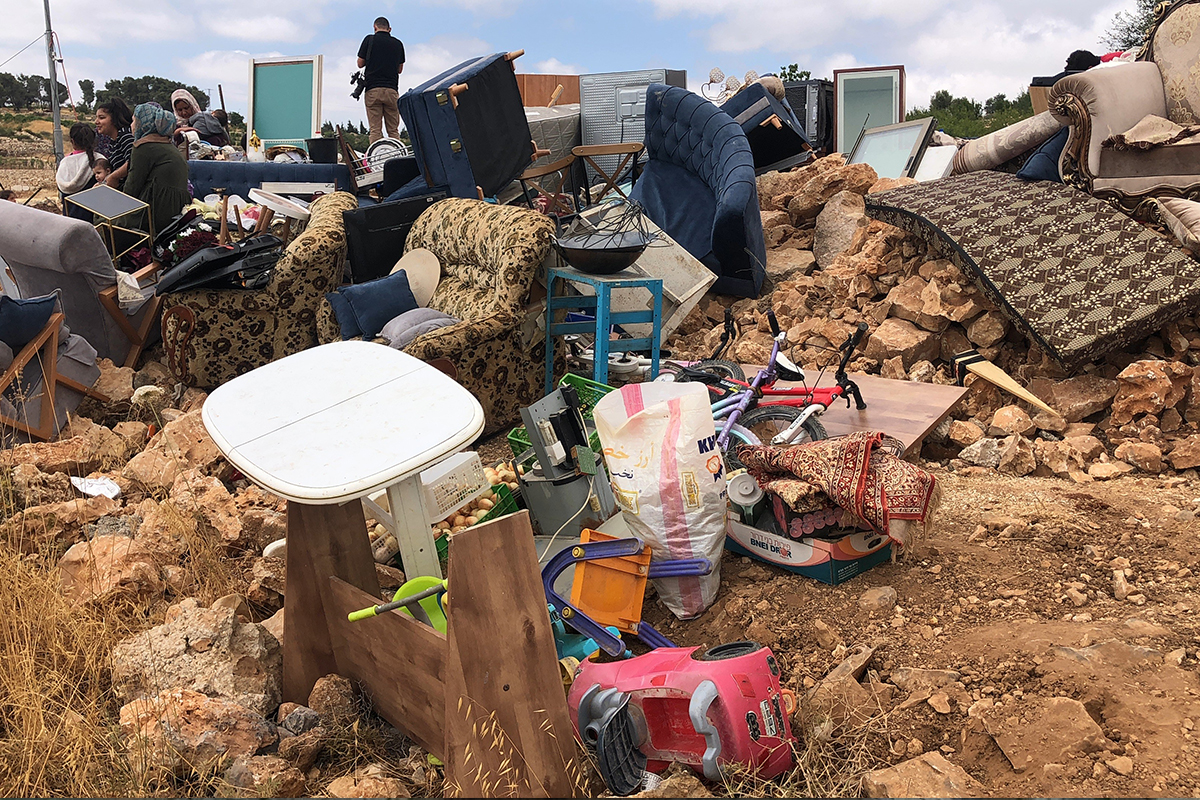 İsrail güçleri evlerini yıktı, 30 kişilik aile evsiz kaldı