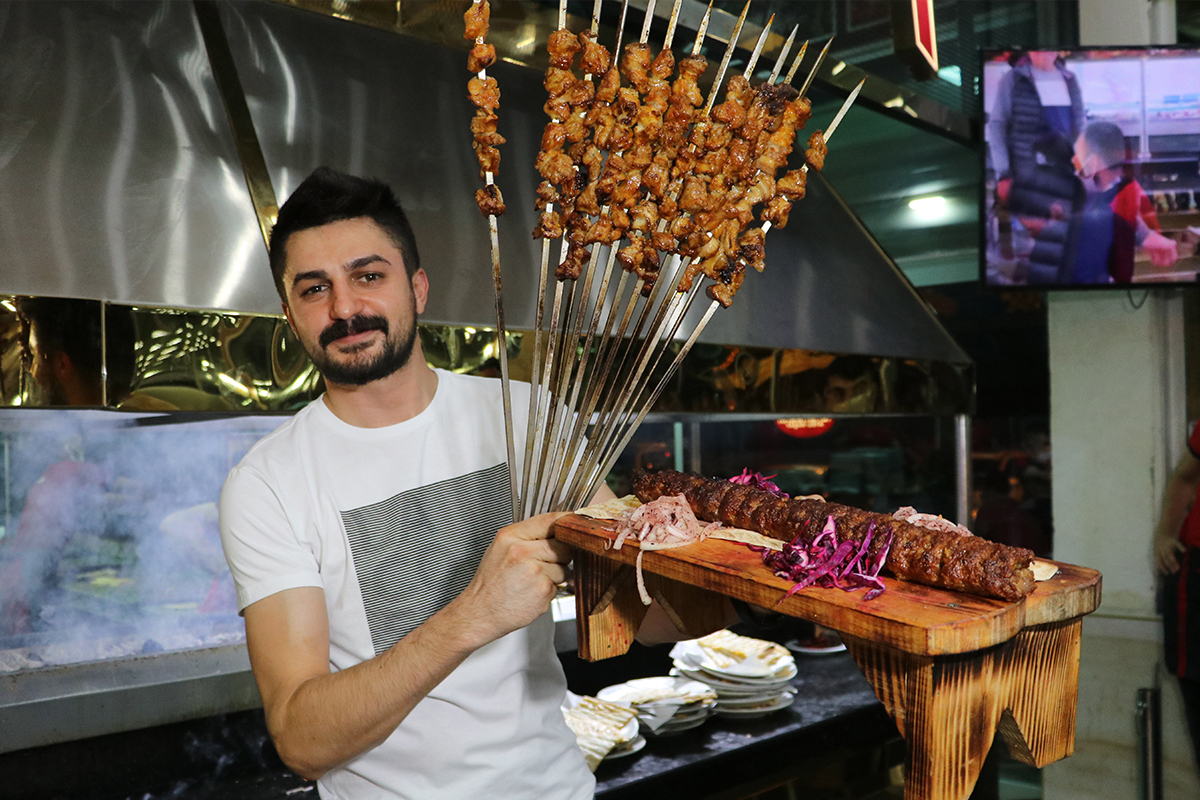 Aşı olana Adana kebap