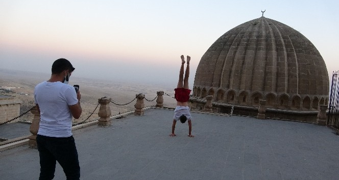 Hayranı olduğu Türk DJ’yi taklit etmek için Amerika’dan Mardin’e geldi
