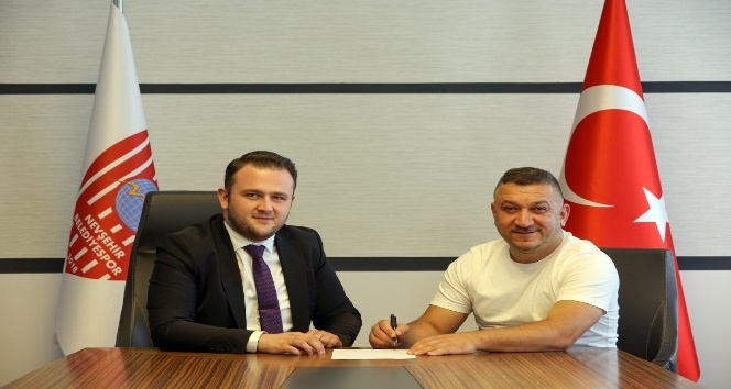 Nevşehir Belediyespor’da ilk imza Tuncay Koçin’den