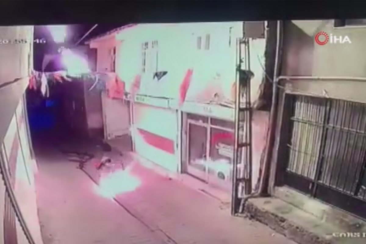 AK Parti Hani ilçe binasına molotoflu saldırı