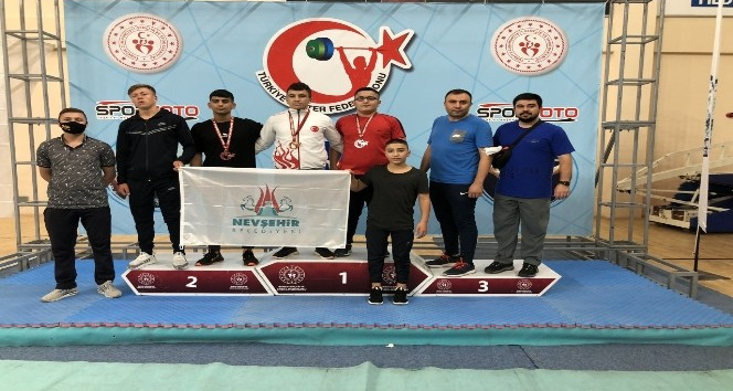 Türkiye Halter Şampiyonasına, Nevşehirli sporcular damga vurdu