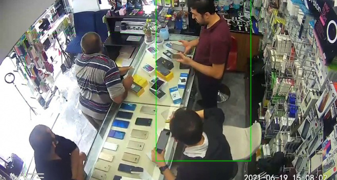 İstanbulda deprem anı kamerada