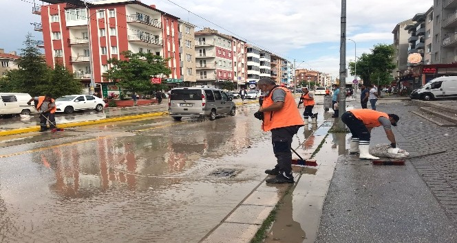 Eskişehir’de 10 dakikalık yağmur hayatı felç etti